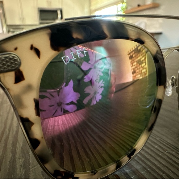 Diff Zoey Polarized Sunglasses - Picture 5 of 7